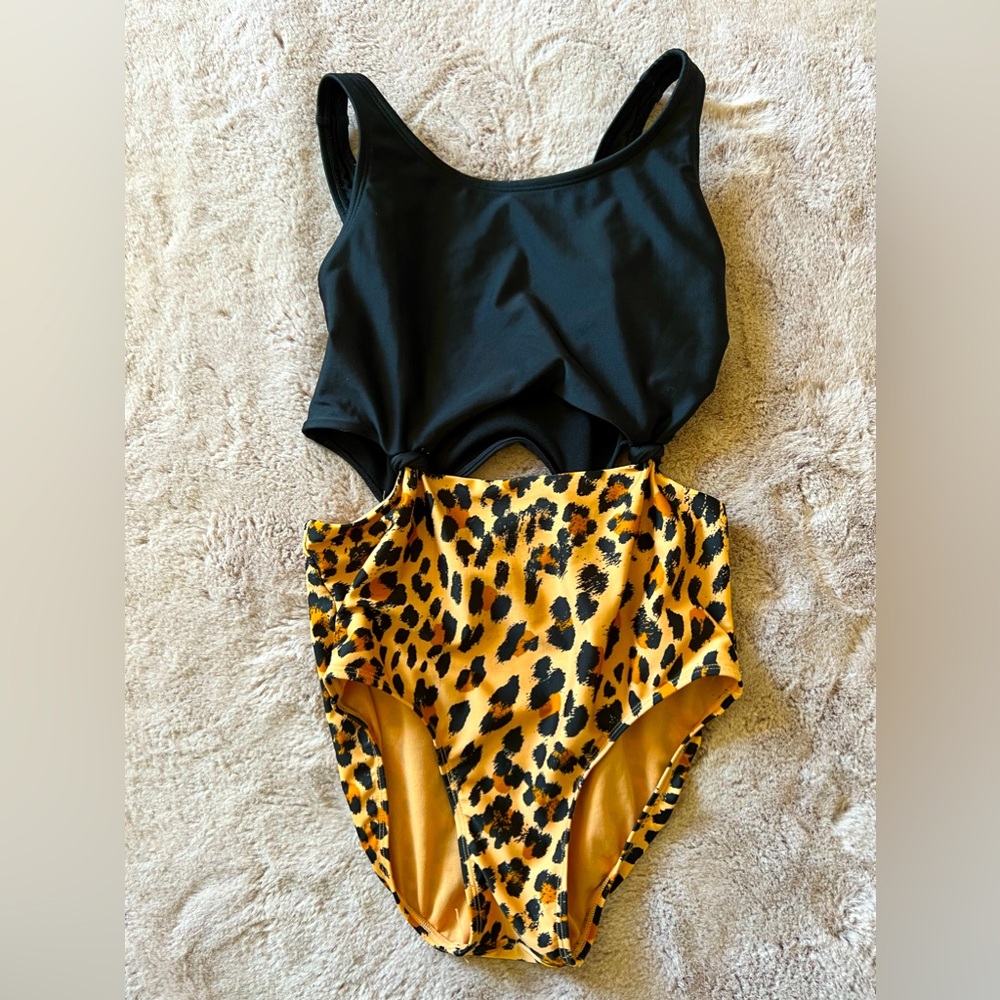 Girls Cat & Jack Leaopard Swimsuit. Size L 10/12